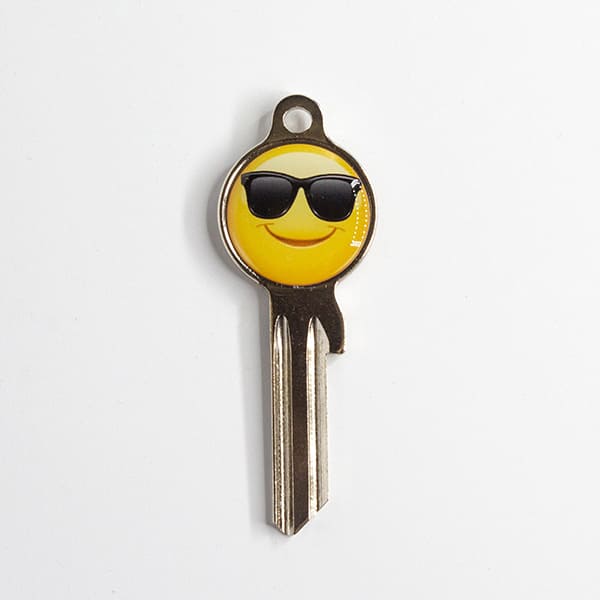 Smiley mit Sonnenbrille für Ihren Zweitschlüssel bei Keys & More in der Klever Innenstadt