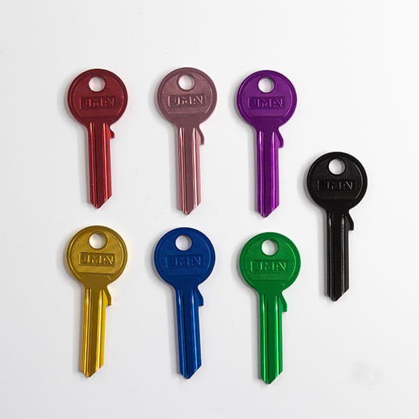 Bunte Schlüsselrohlinge gibt es beim Schlüsseldienst Keys & More