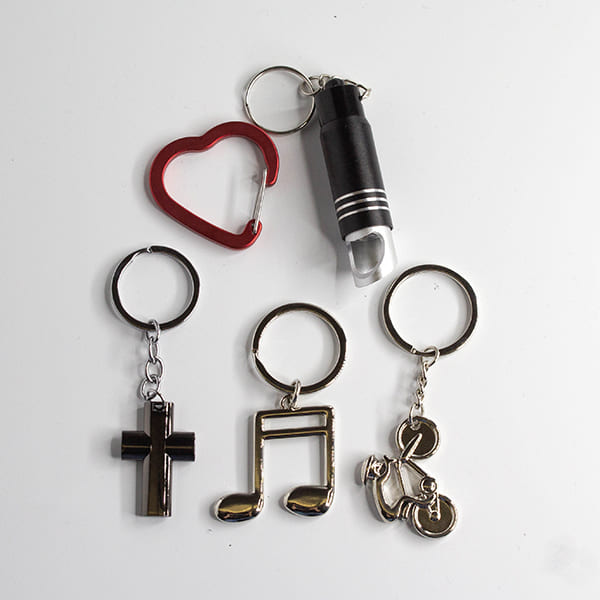 Viele Schlüsselanhänger in verschiedenen Designs beim Schlüsseldienst in Kleve